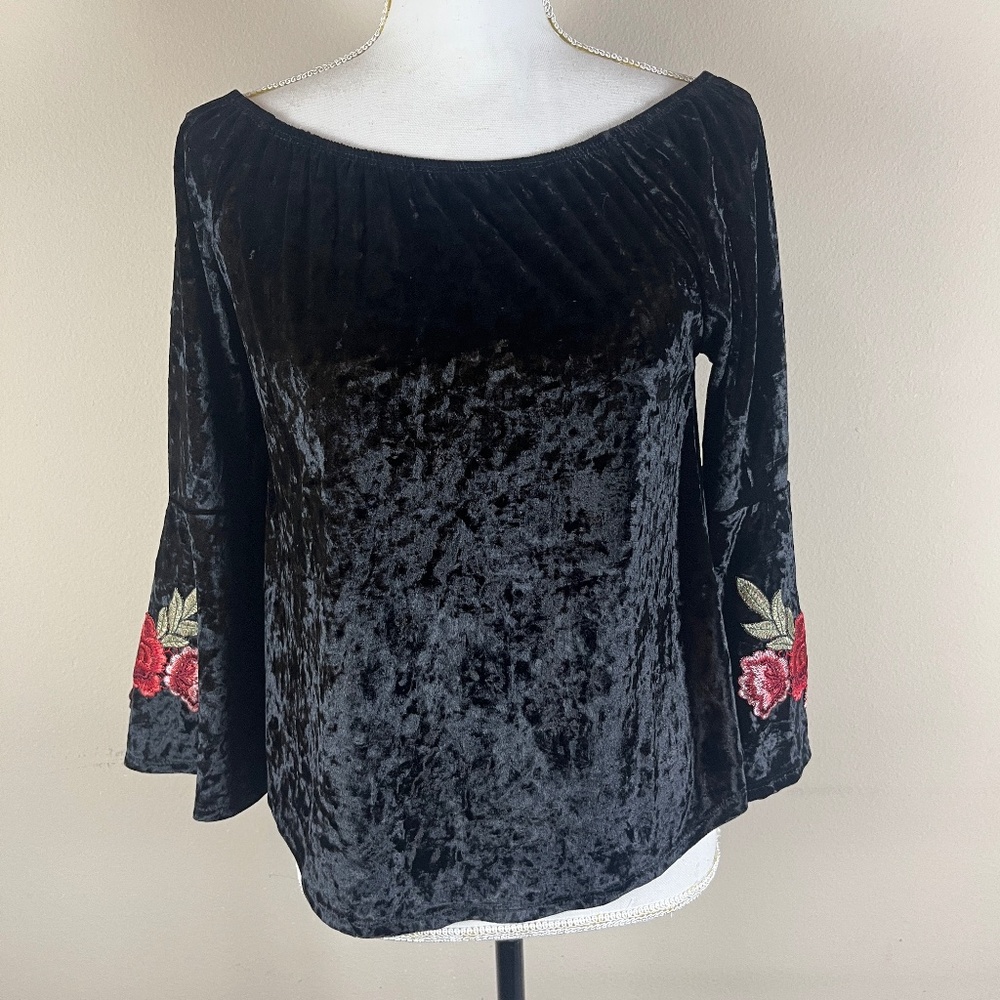 Almost Famous Women Off Shoulder Top Sz M Velvet Whimsigoth Bell Sleeves Black